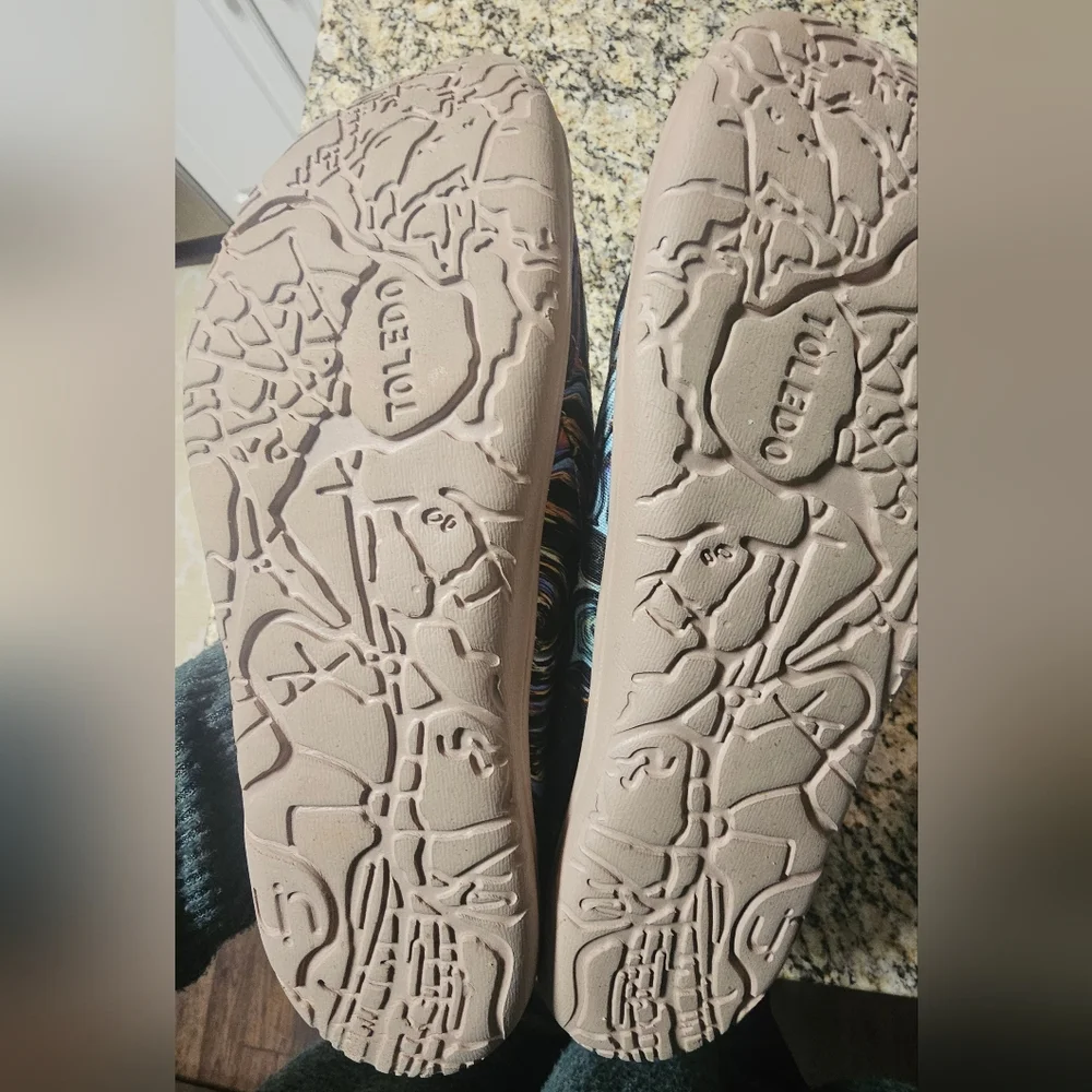 UIN Women's Art Painted Travel Shoes, in the "Starry Night Swirl" Size 9 - Picture 5 of 11